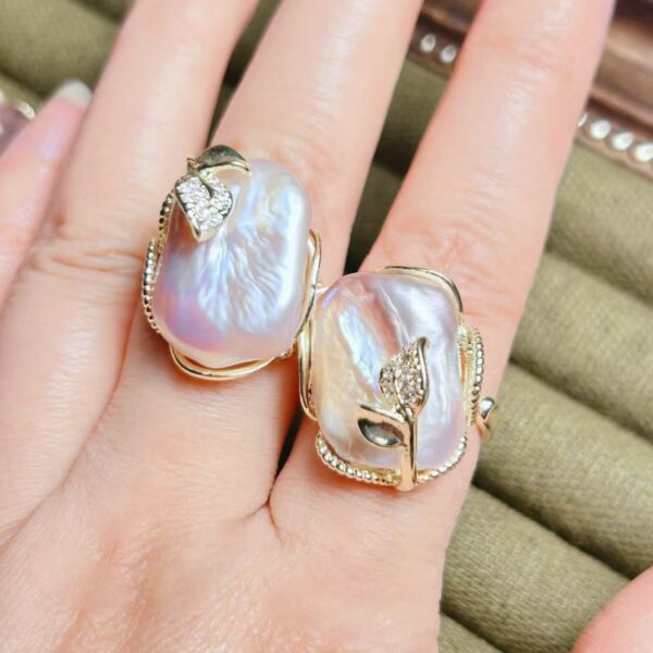 Rose-shaped Baroque Pearl Ring